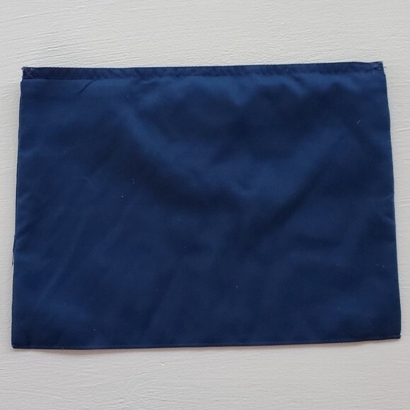 VINEYARD VINES POUCH W/ VELCRO CLOSURE BLUE GREEN FISH - Picture 2 of 2